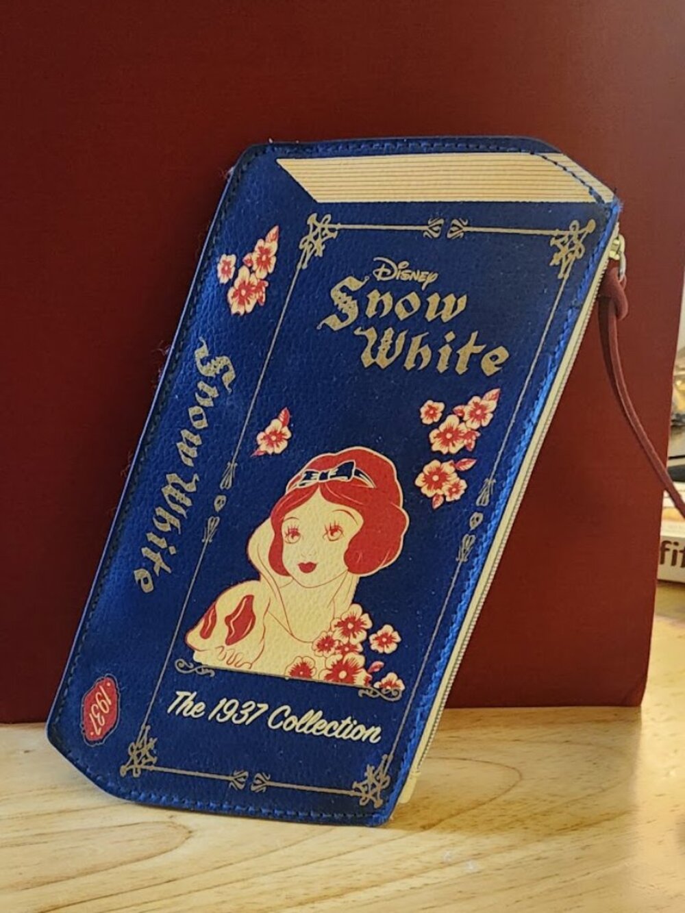 Besame Disney Snow White travel case